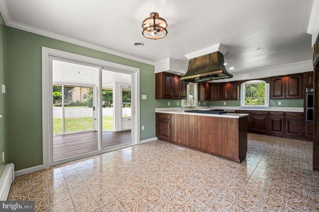 233 S FAIRVIEW AVE, Upper Darby, PA 19082