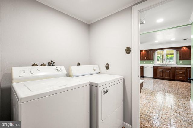 233 S FAIRVIEW AVE, Upper Darby, PA 19082