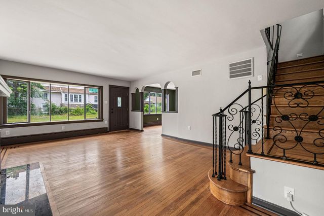 233 S FAIRVIEW AVE, Upper Darby, PA 19082