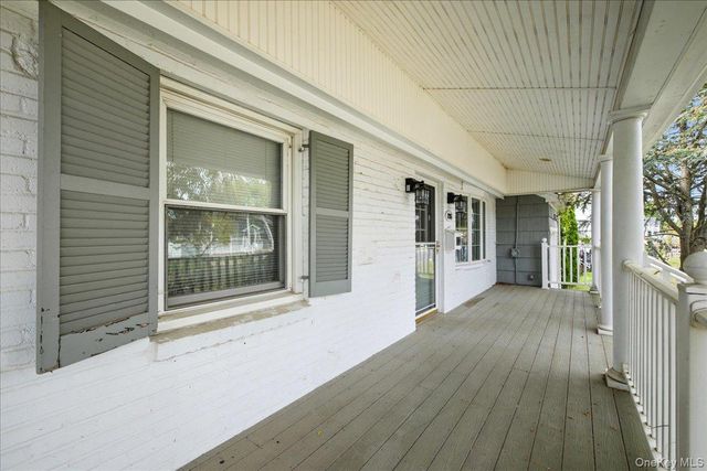 215 W Granada Avenue, Lindenhurst, NY 11757