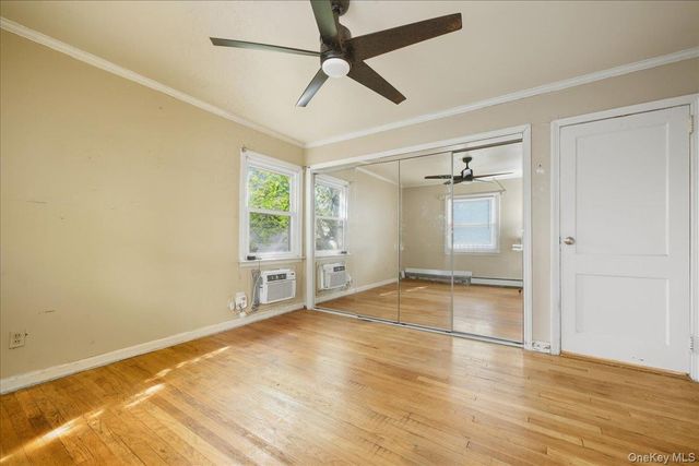 215 W Granada Avenue, Lindenhurst, NY 11757