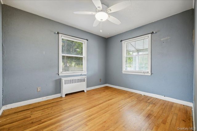 215 W Granada Avenue, Lindenhurst, NY 11757