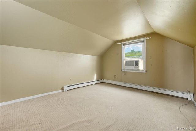 215 W Granada Avenue, Lindenhurst, NY 11757