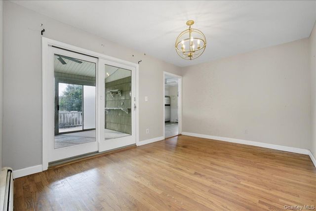 215 W Granada Avenue, Lindenhurst, NY 11757