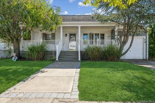 215 W Granada Avenue, Lindenhurst, NY 11757