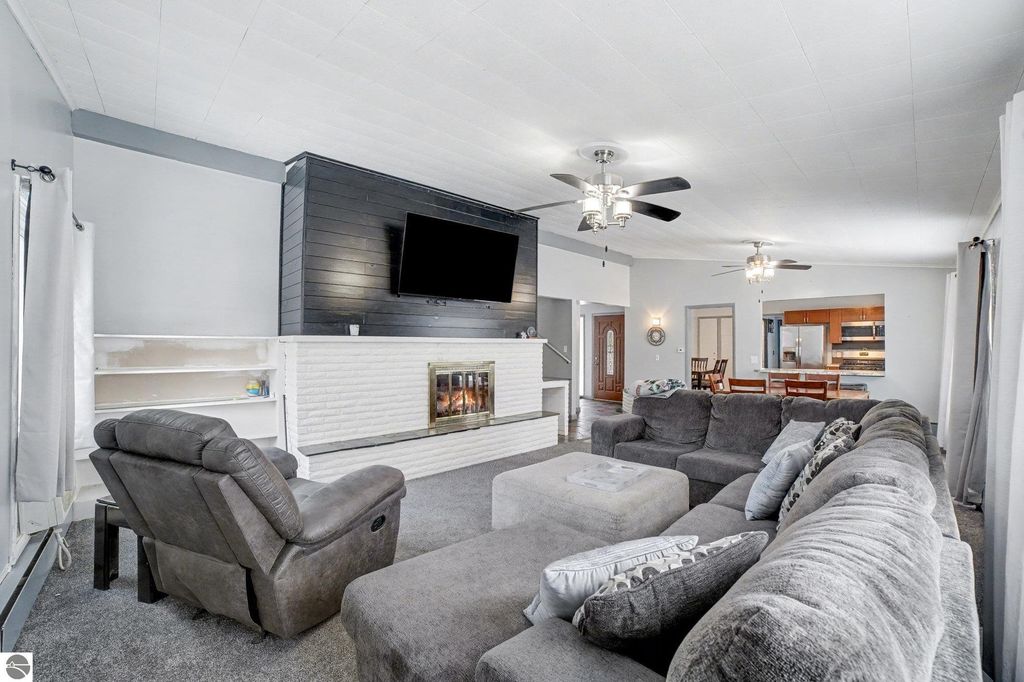 Image 11 of property listing at 905 E Gaylord Street, Mt Pleasant, MI 48858