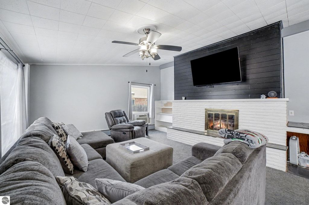 Image 12 of property listing at 905 E Gaylord Street, Mt Pleasant, MI 48858