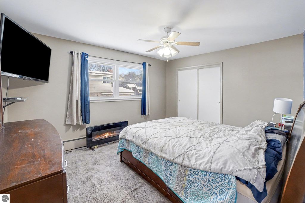 Image 14 of property listing at 905 E Gaylord Street, Mt Pleasant, MI 48858