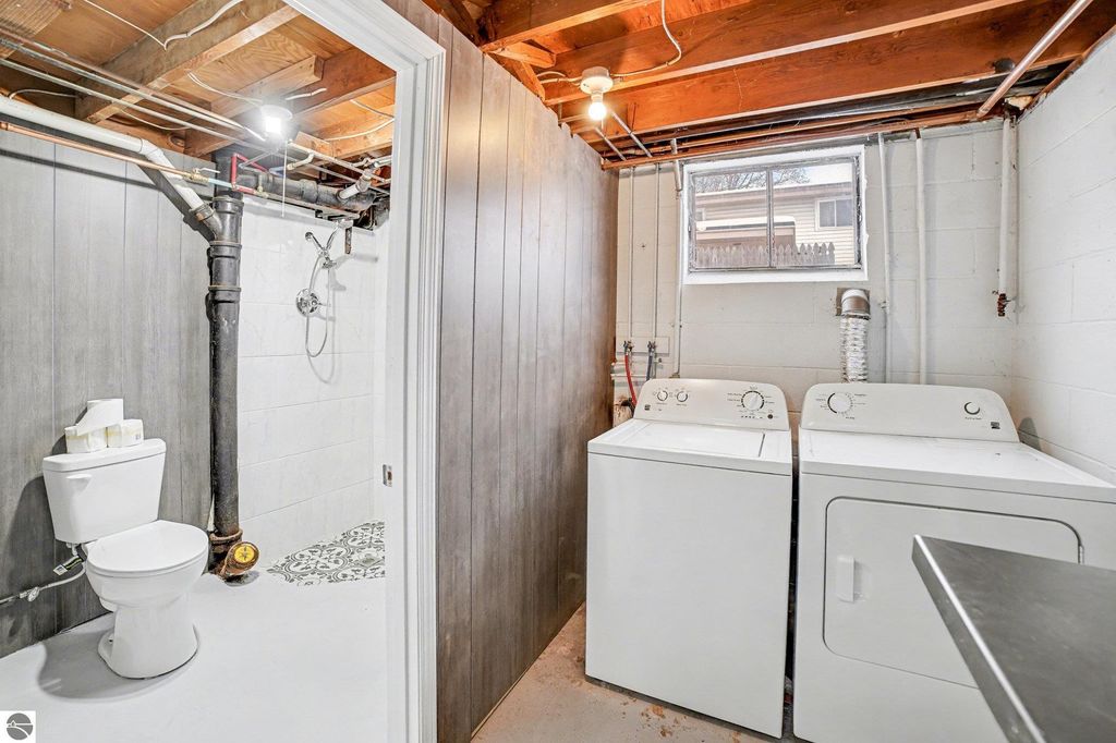 Image 25 of property listing at 905 E Gaylord Street, Mt Pleasant, MI 48858