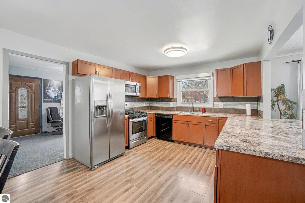 Image 7 of property listing at 905 E Gaylord Street, Mt Pleasant, MI 48858