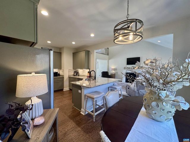 189 WINDSOR DR, Fishersville, VA 22939