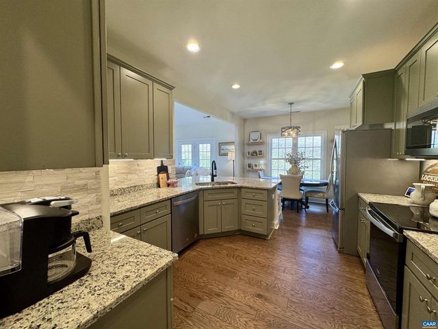 189 WINDSOR DR, Fishersville, VA 22939