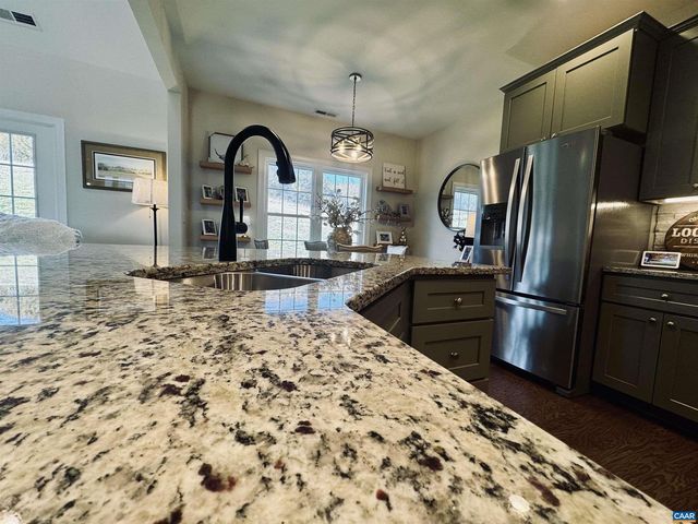 189 WINDSOR DR, Fishersville, VA 22939