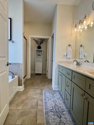 189 WINDSOR DR, Fishersville, VA 22939