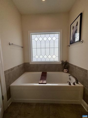 189 WINDSOR DR, Fishersville, VA 22939