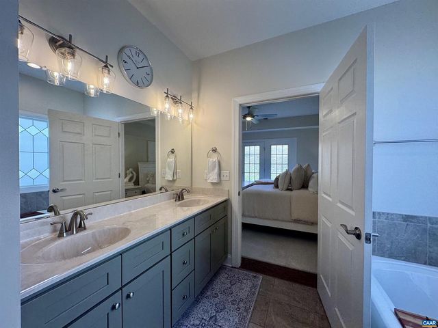 189 WINDSOR DR, Fishersville, VA 22939