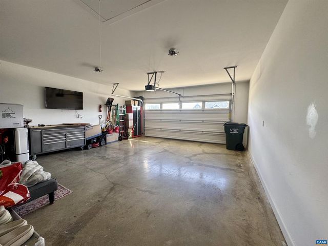 189 WINDSOR DR, Fishersville, VA 22939