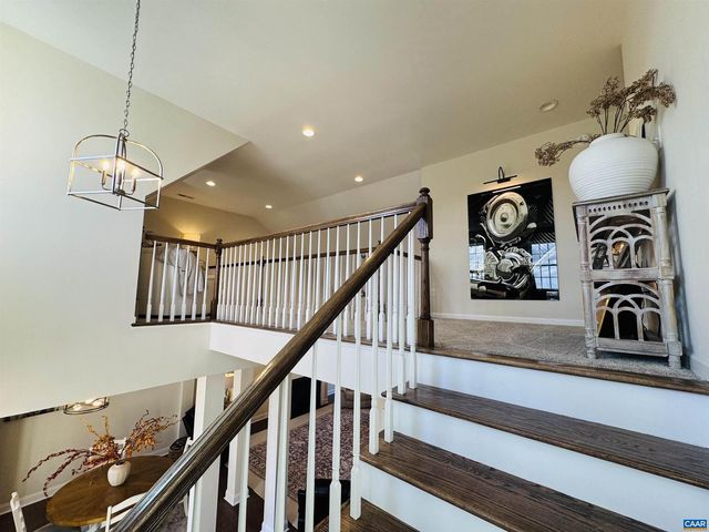 189 WINDSOR DR, Fishersville, VA 22939