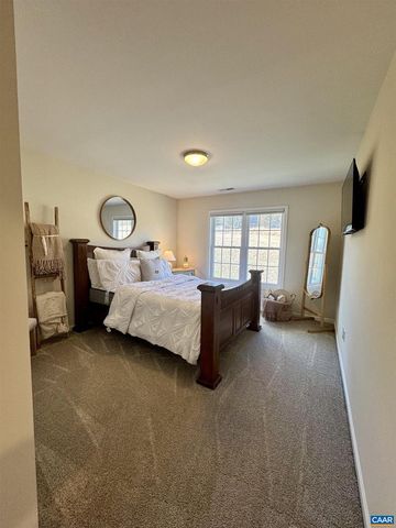 189 WINDSOR DR, Fishersville, VA 22939