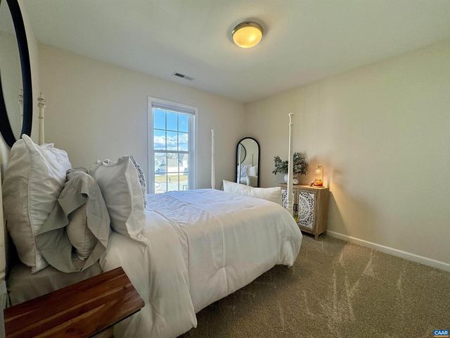 189 WINDSOR DR, Fishersville, VA 22939