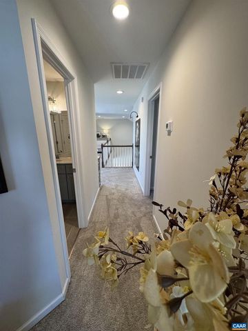 189 WINDSOR DR, Fishersville, VA 22939