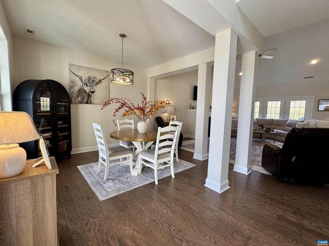 189 WINDSOR DR, Fishersville, VA 22939