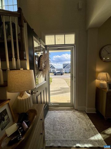 189 WINDSOR DR, Fishersville, VA 22939