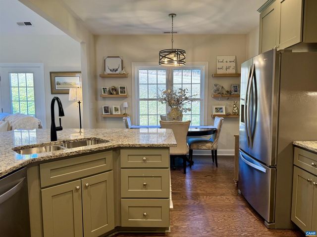 189 WINDSOR DR, Fishersville, VA 22939