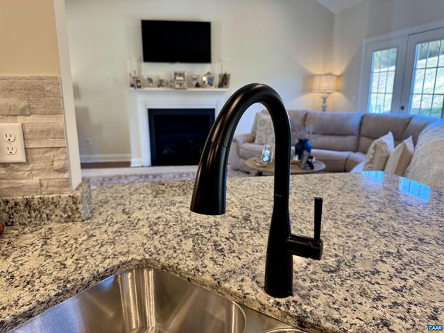 189 WINDSOR DR, Fishersville, VA 22939