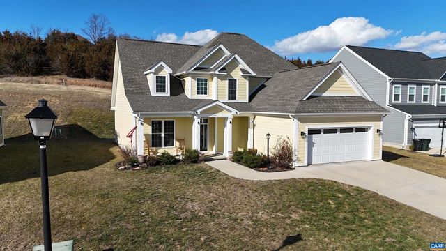 189 WINDSOR DR, Fishersville, VA 22939