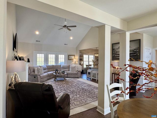 189 WINDSOR DR, Fishersville, VA 22939