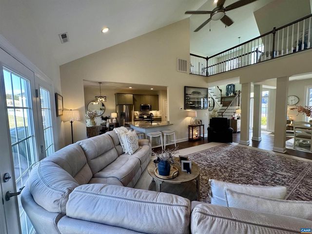 189 WINDSOR DR, Fishersville, VA 22939