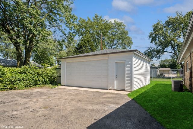564 White Oak Road, Bolingbrook, IL 60440