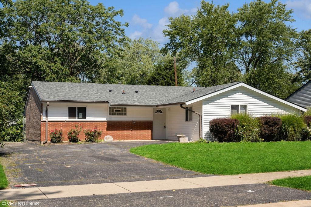 564 White Oak Road, Bolingbrook, IL 60440