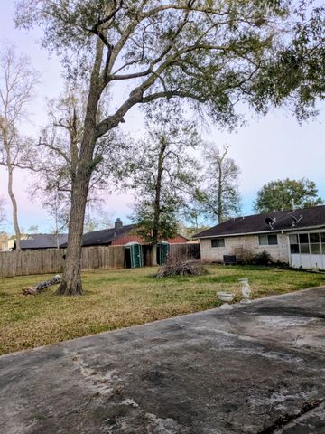 1309 Sunset Drive, Dickinson, TX 77539