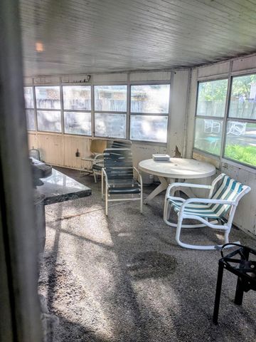 1309 Sunset Drive, Dickinson, TX 77539