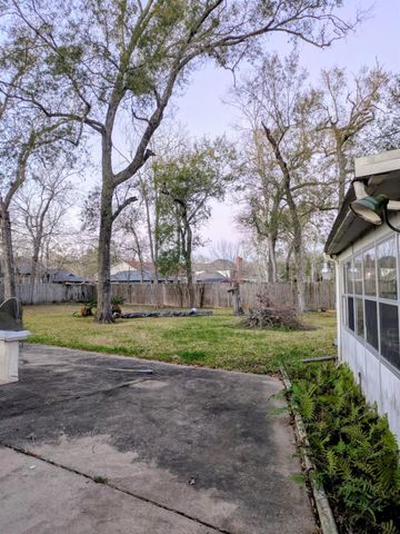 1309 Sunset Drive, Dickinson, TX 77539