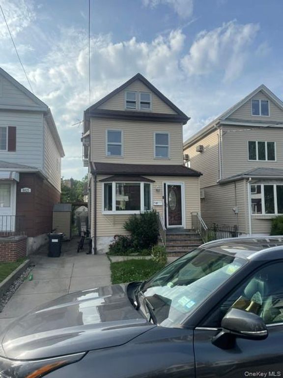 88-27 Aubery Ave., Glendale, NY 11385