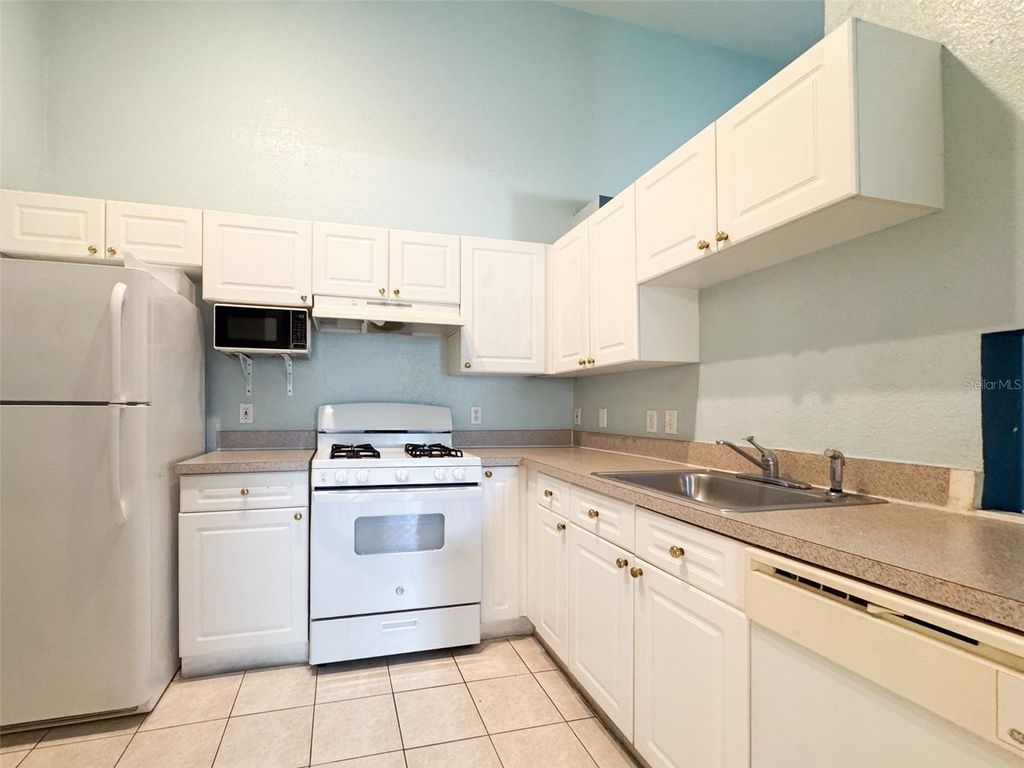 Image 7 of property listing at 3373 S KIRKMAN ROAD 936, Orlando, FL 32811