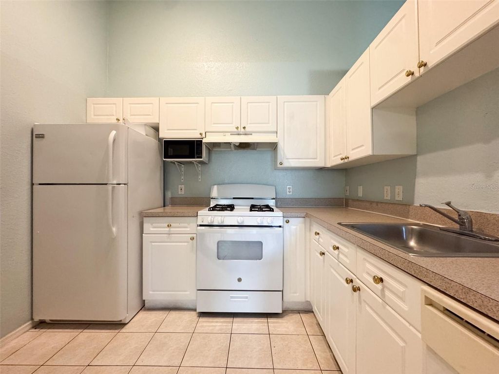 Image 8 of property listing at 3373 S KIRKMAN ROAD 936, Orlando, FL 32811