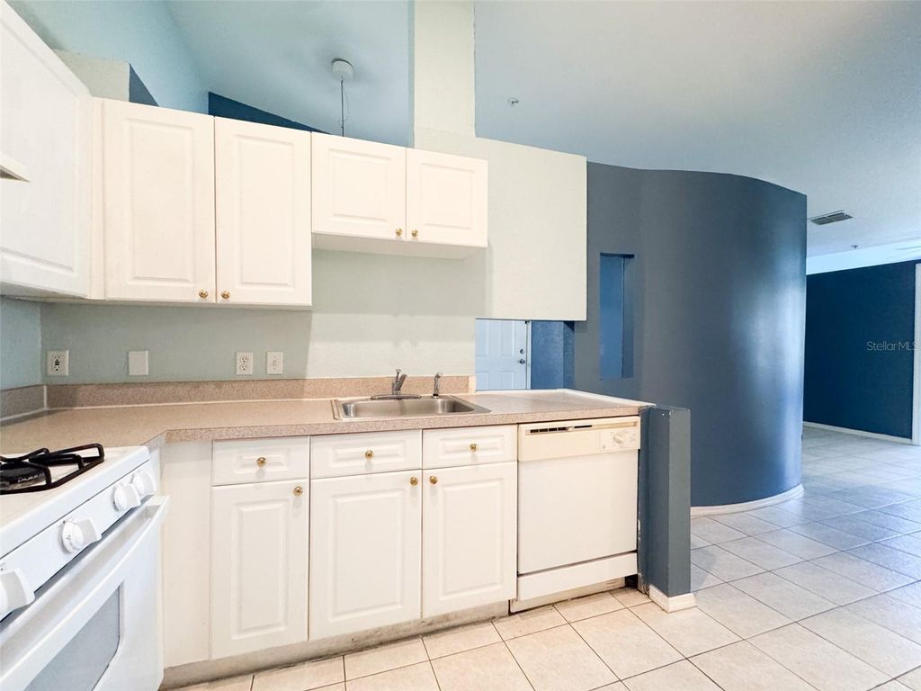 Image 9 of property listing at 3373 S KIRKMAN ROAD 936, Orlando, FL 32811