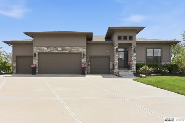 7029 S 185th Circle, Omaha, NE 68136