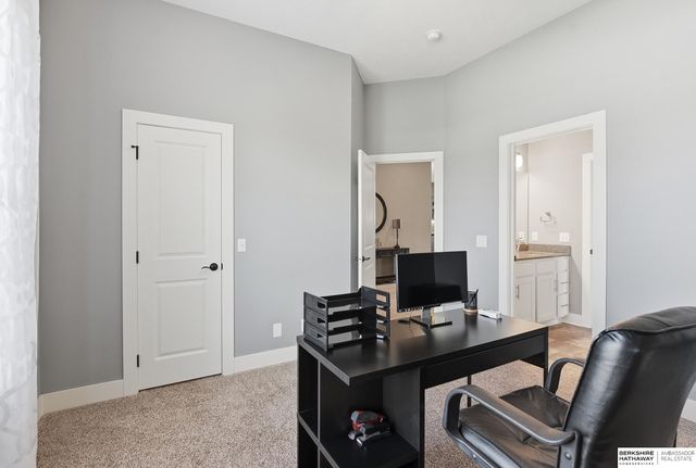 7029 S 185th Circle, Omaha, NE 68136