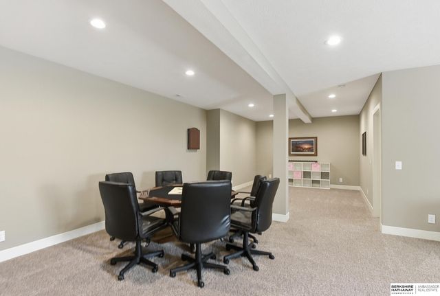 7029 S 185th Circle, Omaha, NE 68136