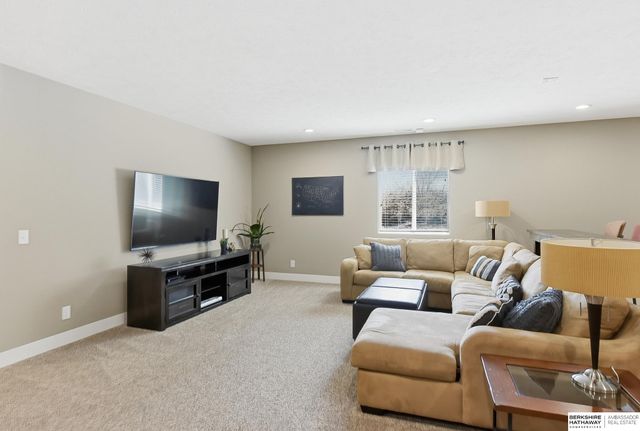 7029 S 185th Circle, Omaha, NE 68136