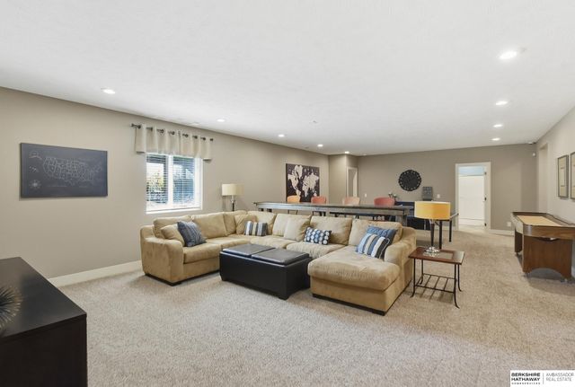 7029 S 185th Circle, Omaha, NE 68136