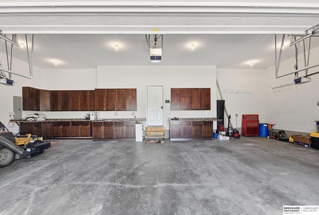 7029 S 185th Circle, Omaha, NE 68136