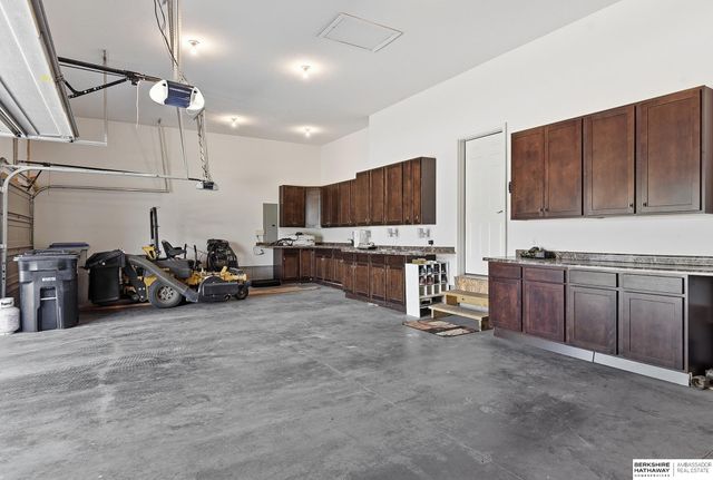 7029 S 185th Circle, Omaha, NE 68136