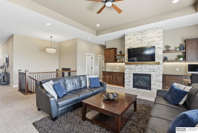 7029 S 185th Circle, Omaha, NE 68136