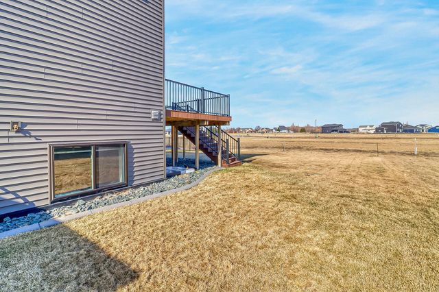 442 Hampton Drive W, Moorhead, MN 56560